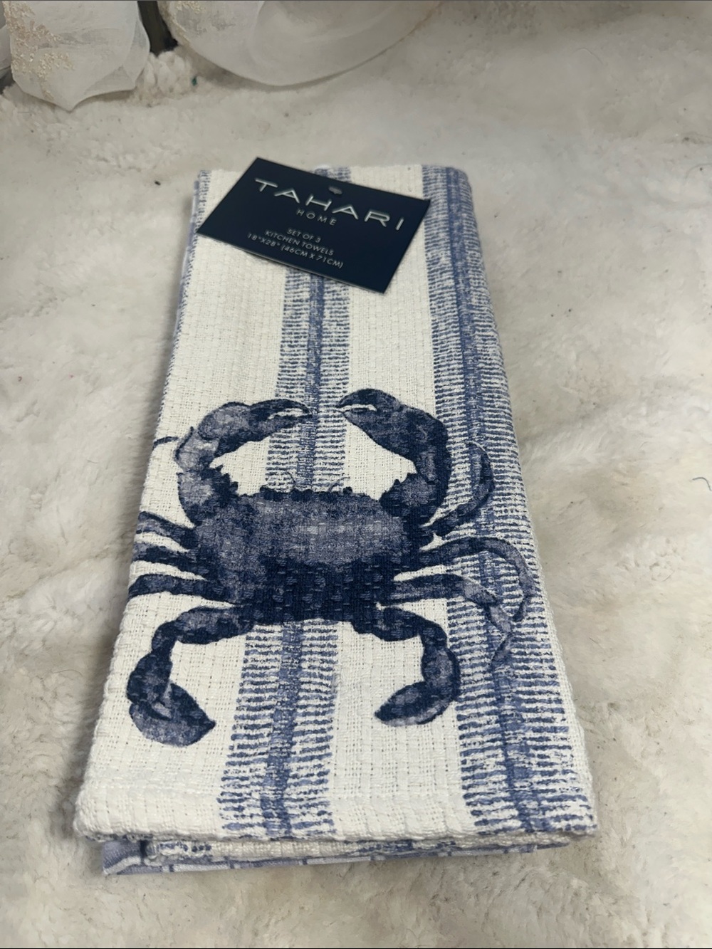 Tahari home set of 3 crab kitchen towels
